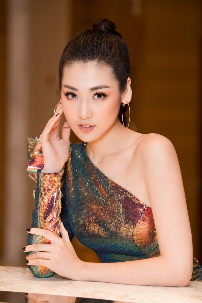 Đỗ Mỹ Linh, Tú Anh khoe vai trần gợi cảm hết nấc - ảnh 10