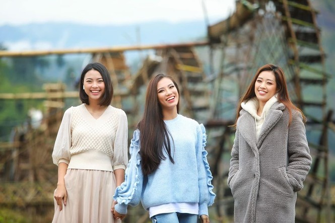 Hà Kiều Anh mặc sơ-mi giấu quần khoe dáng gợi cảm ngày đầu năm mới - ảnh 10