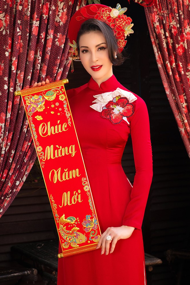 MC Thanh Mai diện áo dài Tết rực rỡ, trẻ đẹp 'không tì vết' ở tuổi 46 - ảnh 6