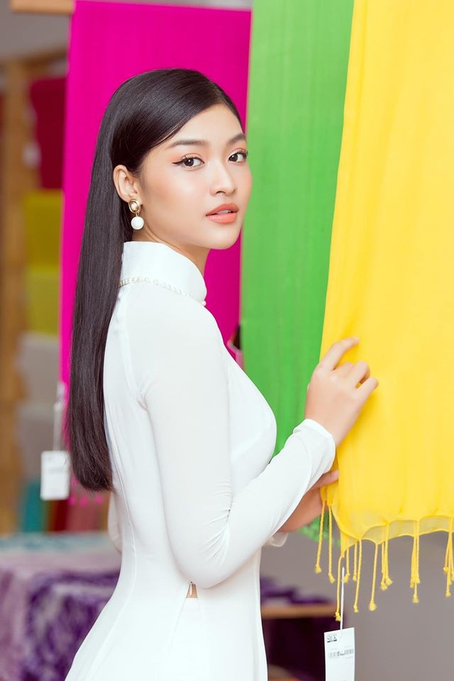 Hình ảnh Hoa hậu Khánh Vân lì xì đại gia đình khiến fans thích thú - ảnh 15