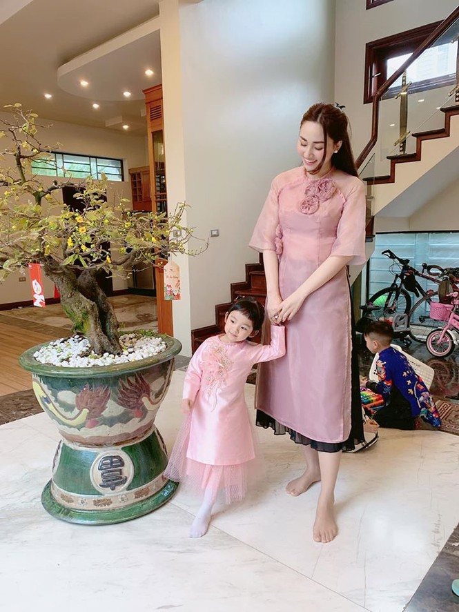 Khánh Vân hoá cô Tấm trẩy hội Xuân, Lương Thuỳ Linh đẹp giản dị ngày mùng 1 Tết - ảnh 16
