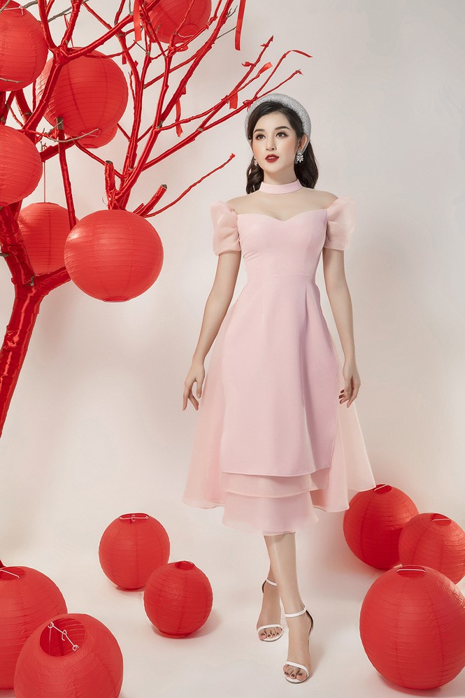 Huyền My mặc váy tôn ngực gợi cảm hết nấc ngày đầu năm - ảnh 13