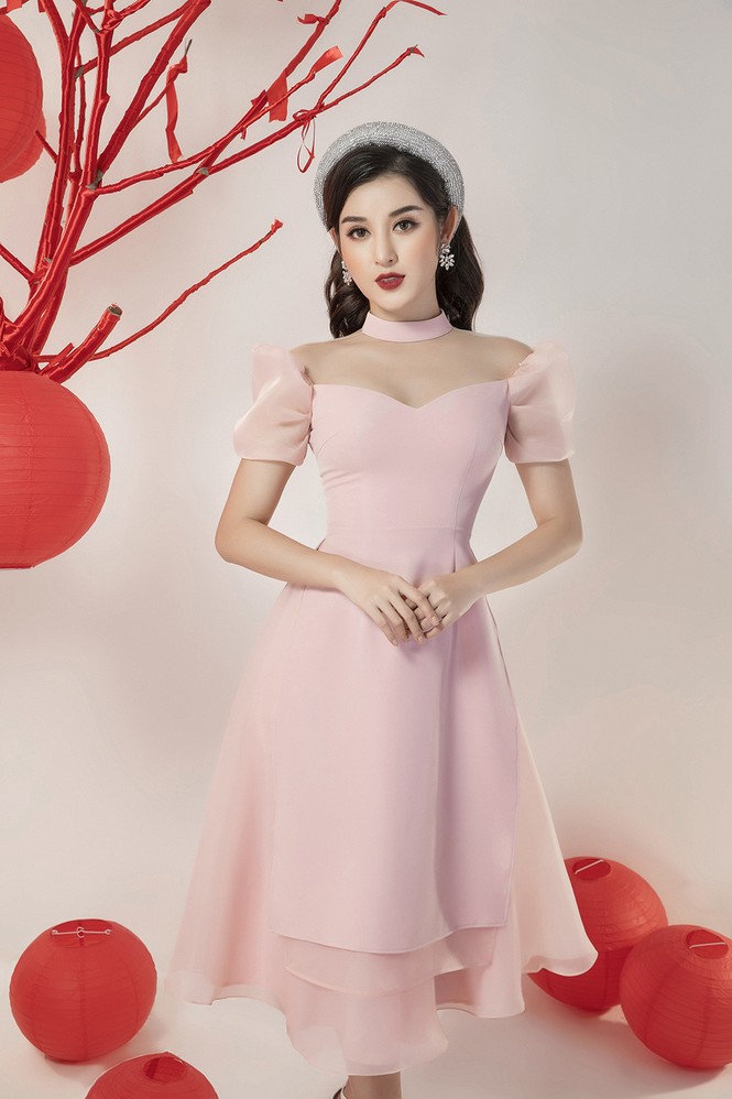 Huyền My mặc váy tôn ngực gợi cảm hết nấc ngày đầu năm - ảnh 10