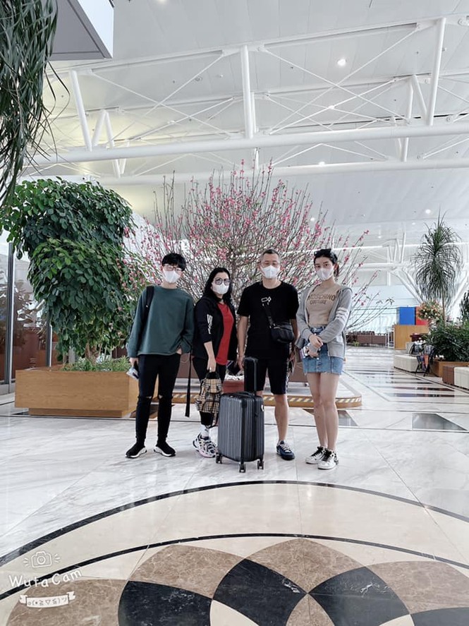 Khánh Vân khoe chân dài cực phẩm, Huyền My khẩu trang kín mít ngày mùng 3 Tết - ảnh 3