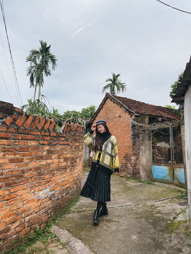 Khánh Vân khoe chân dài cực phẩm, Huyền My khẩu trang kín mít ngày mùng 3 Tết - ảnh 9