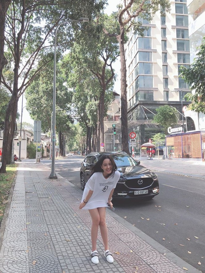 Khánh Vân khoe chân dài cực phẩm, Huyền My khẩu trang kín mít ngày mùng 3 Tết - ảnh 14