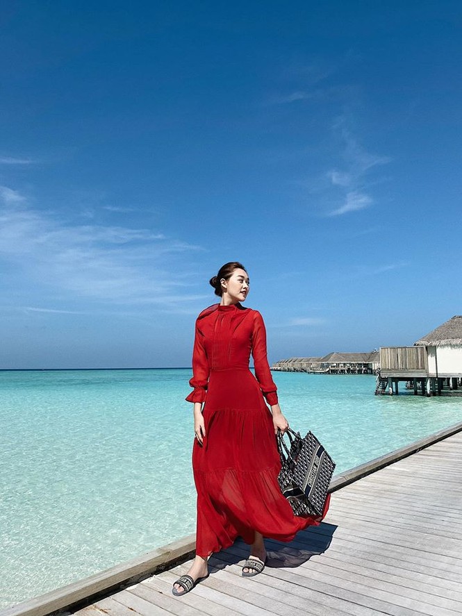 Minh Tú nóng 'bỏng mắt' với bikini, Huyền My gợi cảm trên đất Thái - ảnh 4