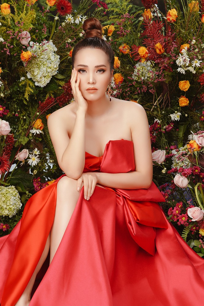 Á hậu đẹp nhất VTV hiếm hoi mặc sexy, khoe vòng một gợi cảm - ảnh 3