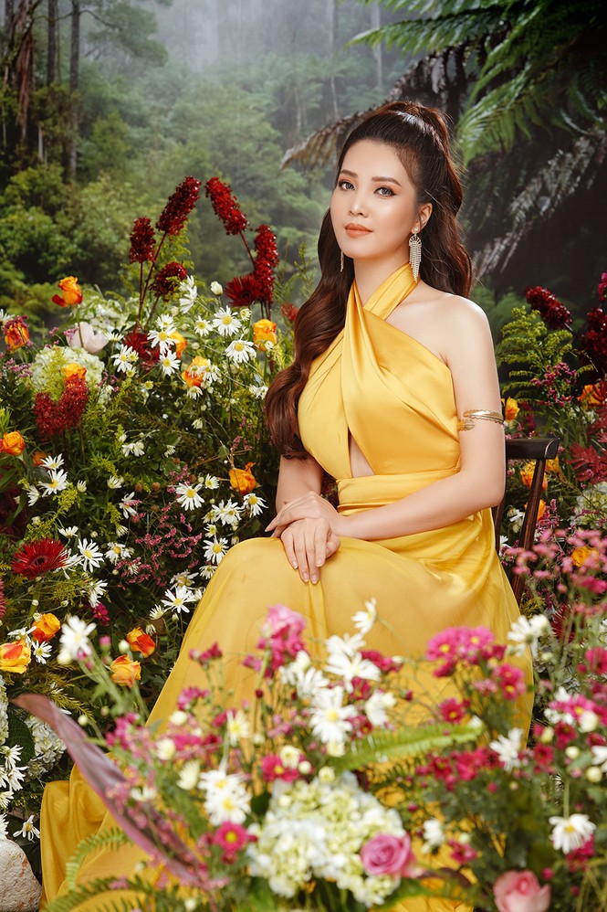 Á hậu đẹp nhất VTV hiếm hoi mặc sexy, khoe vòng một gợi cảm - ảnh 5