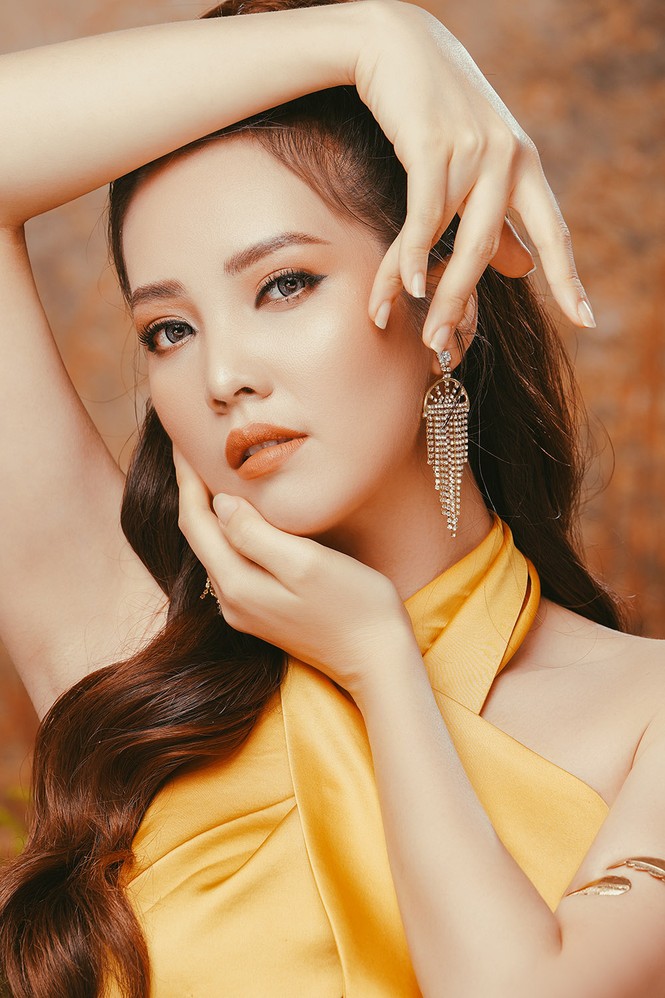 Á hậu đẹp nhất VTV hiếm hoi mặc sexy, khoe vòng một gợi cảm - ảnh 7