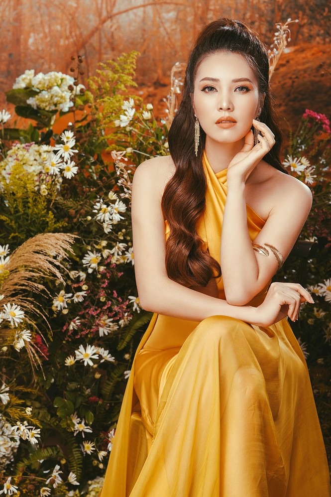 Á hậu đẹp nhất VTV hiếm hoi mặc sexy, khoe vòng một gợi cảm - ảnh 6