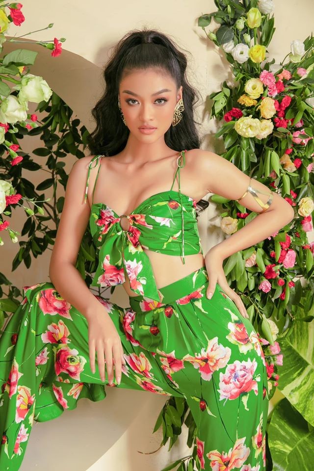 Á hậu Kiều Loan hoá nàng Xuân nóng bỏng với bikini hoạ tiết hoa cỏ - ảnh 1