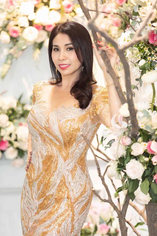 Hoa hậu Giáng My, em gái Lý Hùng đọ dáng gợi cảm với váy xuyên thấu - ảnh 4