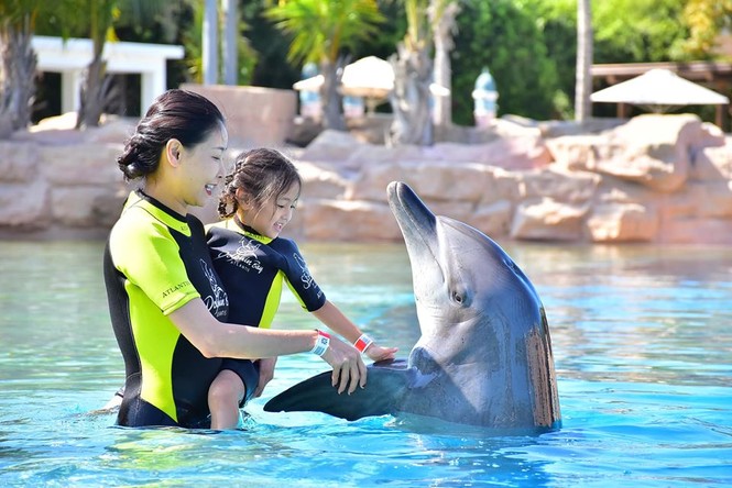 Hà Kiều Anh khoe ảnh gia đình hạnh phúc ở Dubai - ảnh 1