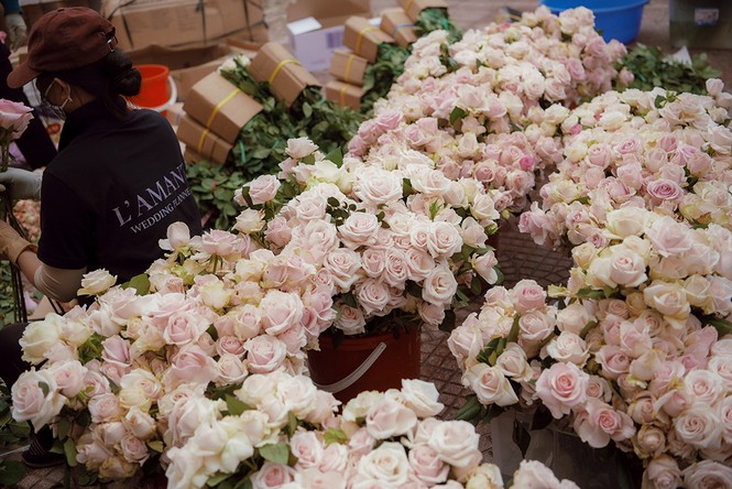 Cưới giữa mùa dịch corona, Duy Mạnh chuẩn bị nước rửa tay cho khách dự tiệc - ảnh 3
