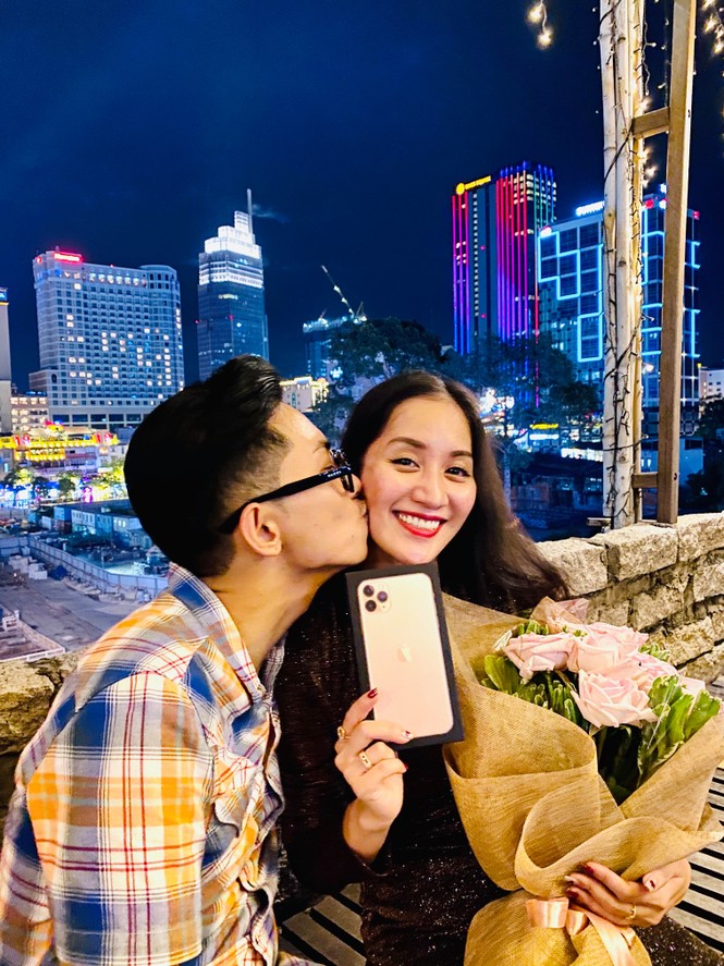 Bị chê vô tâm suốt 10 mùa Valentine, Phan Hiển tặng quà trăm triệu cho Khánh Thi - ảnh 3