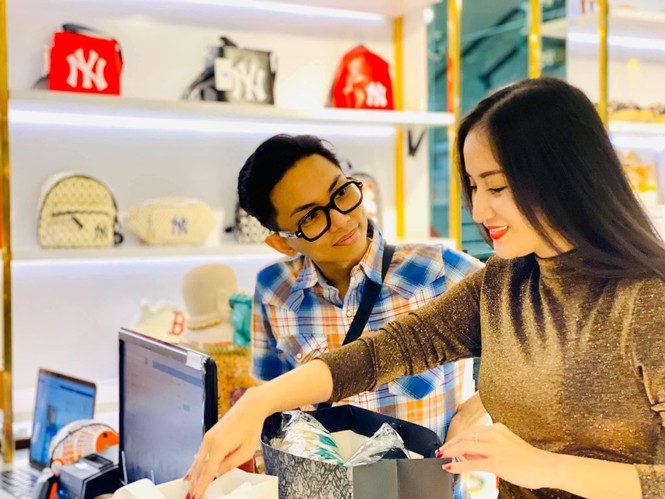 Bị chê vô tâm suốt 10 mùa Valentine, Phan Hiển tặng quà trăm triệu cho Khánh Thi - ảnh 4