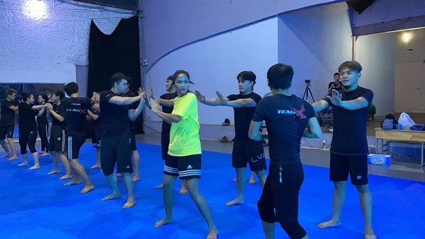H'Hen Niê miệt mài tập võ cho vai diễn hành động trong phim về đề tài ấu dâm - ảnh 1