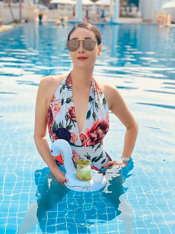 Hà Kiều Anh 'vượt mặt' các đàn em trẻ đẹp khi liên tục đăng ảnh bikini nóng bỏng - ảnh 2