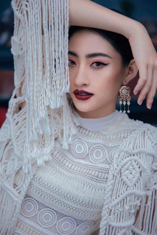 Lương Thuỳ Linh mặc váy xẻ gợi cảm, phô diễn đôi chân dài 1m22 'trứ danh' - ảnh 11