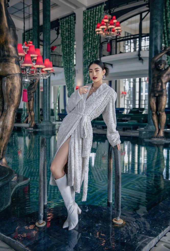 Lương Thuỳ Linh mặc váy xẻ gợi cảm, phô diễn đôi chân dài 1m22 'trứ danh' - ảnh 1