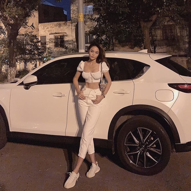 Huyền My, Mâu Thuỷ cùng khoe vòng eo 'con kiến' sexy khiến fans ngây ngất - ảnh 3