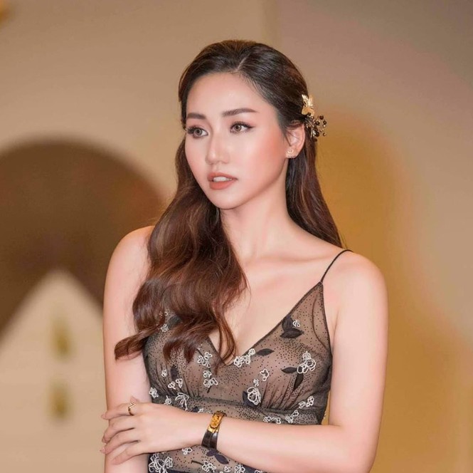 Huyền My, Mâu Thuỷ cùng khoe vòng eo 'con kiến' sexy khiến fans ngây ngất - ảnh 11