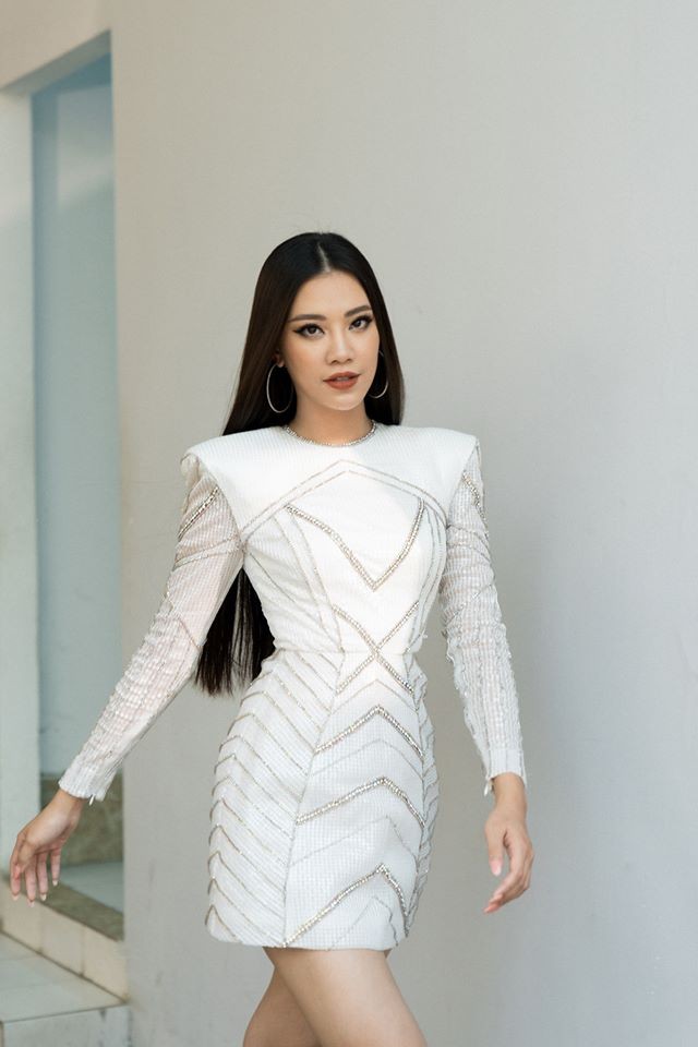 Huyền My, Mâu Thuỷ cùng khoe vòng eo 'con kiến' sexy khiến fans ngây ngất - ảnh 9