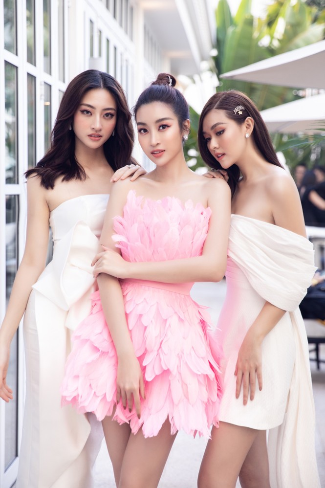 Đỗ Mỹ Linh đẹp tựa thiên nga, Lương Thuỳ Linh-Tường San khoe vai trần nuột nà - ảnh 11