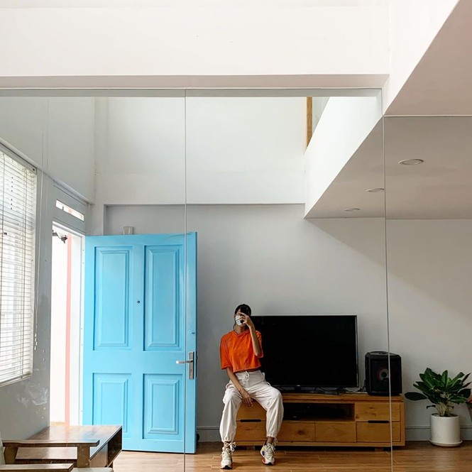 Á hậu Thuỳ Dung: 'Nhớ người yêu nhưng vì tổ quốc cần nên ngồi yên một chỗ' - ảnh 2
