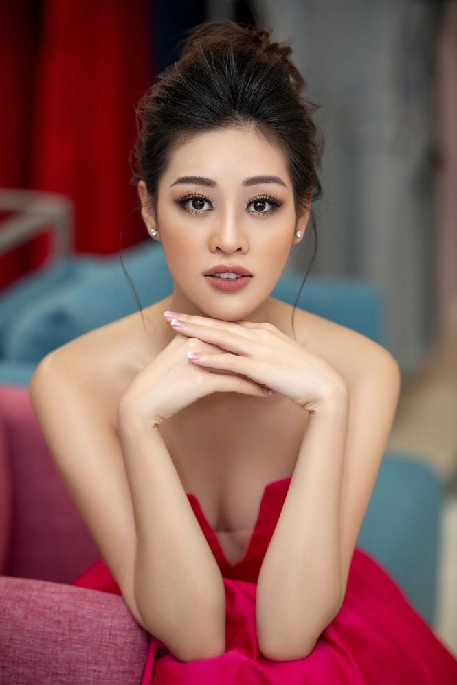 Hoa hậu Khánh Vân tái xuất lộng lẫy sau dịch COVID-19, khoe vòng 1 gợi cảm táo bạo - ảnh 5