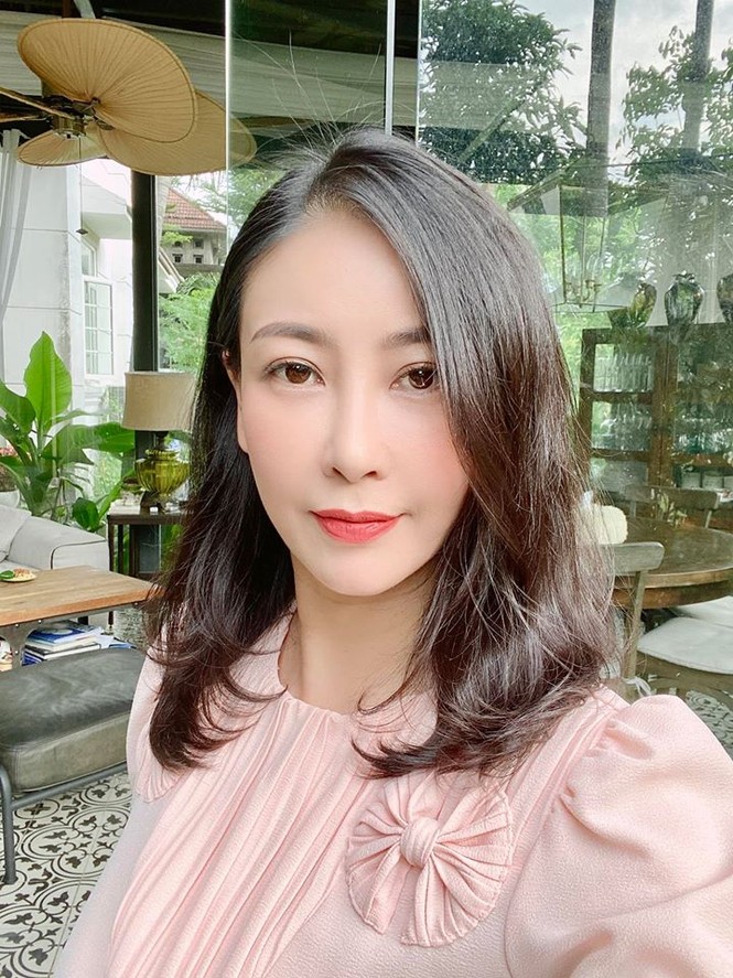 Khánh Vân, Kim Duyên cùng mặc váy sequin bó sát khoe chân dài 'cực phẩm' nõn nà - ảnh 8