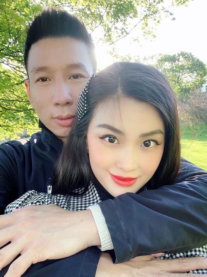 Khánh Vân, Kim Duyên cùng mặc váy sequin bó sát khoe chân dài 'cực phẩm' nõn nà - ảnh 11
