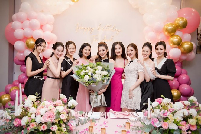 Hoa hậu Diễm Hương diện váy xẻ ngực sâu nóng bỏng - ảnh 4