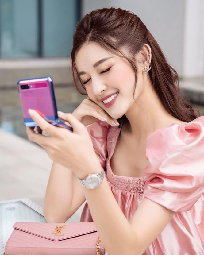 Hoa hậu Diễm Hương diện váy xẻ ngực sâu nóng bỏng - ảnh 11