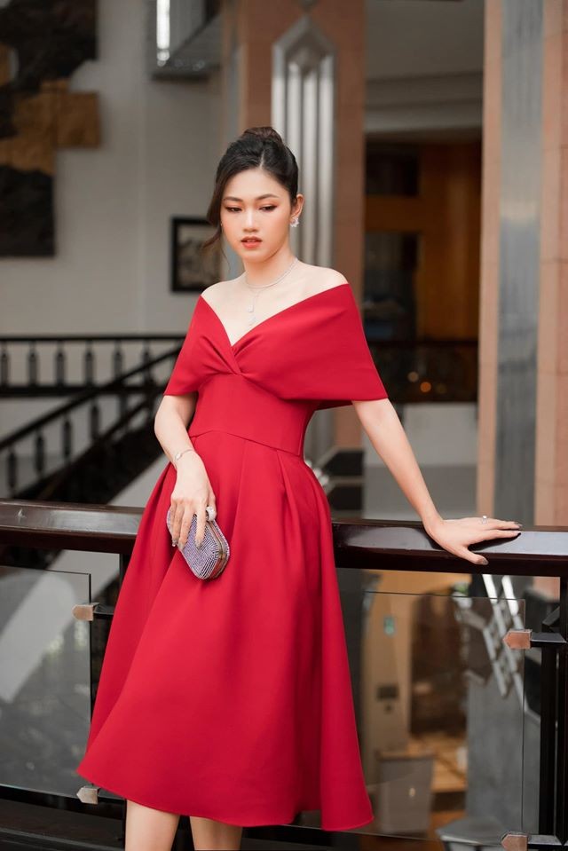 Hoa hậu Diễm Hương diện váy xẻ ngực sâu nóng bỏng - ảnh 13