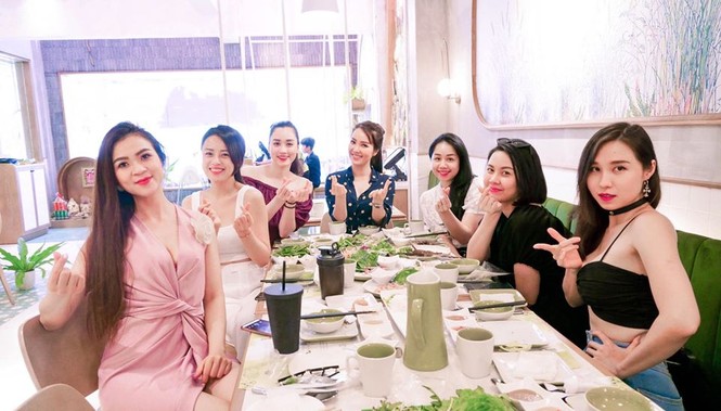 Hoa hậu Diễm Hương diện váy xẻ ngực sâu nóng bỏng - ảnh 8