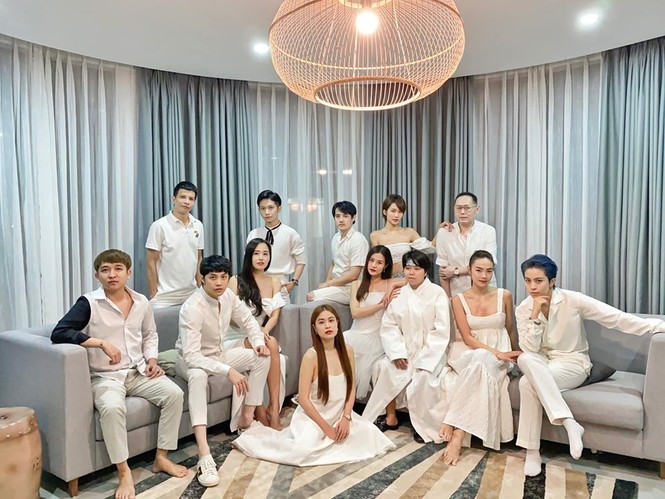 Lan Khuê, Hà Hồ, Võ Hoàng Yến khoe sắc đỉnh cao trong 1 khung hình khiến fans 'phát sốt' - ảnh 13