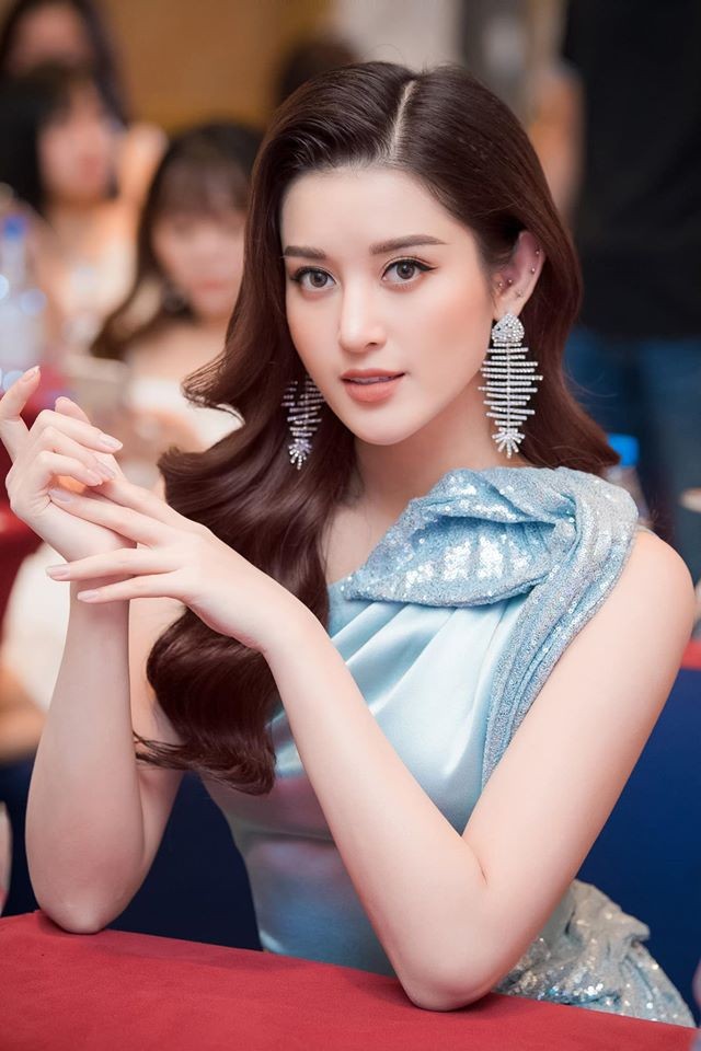 Nguyễn Thị Loan trễ nải gợi cảm, Diễm Hương vẫn rạng rỡ sau tin đồn ly hôn - ảnh 7