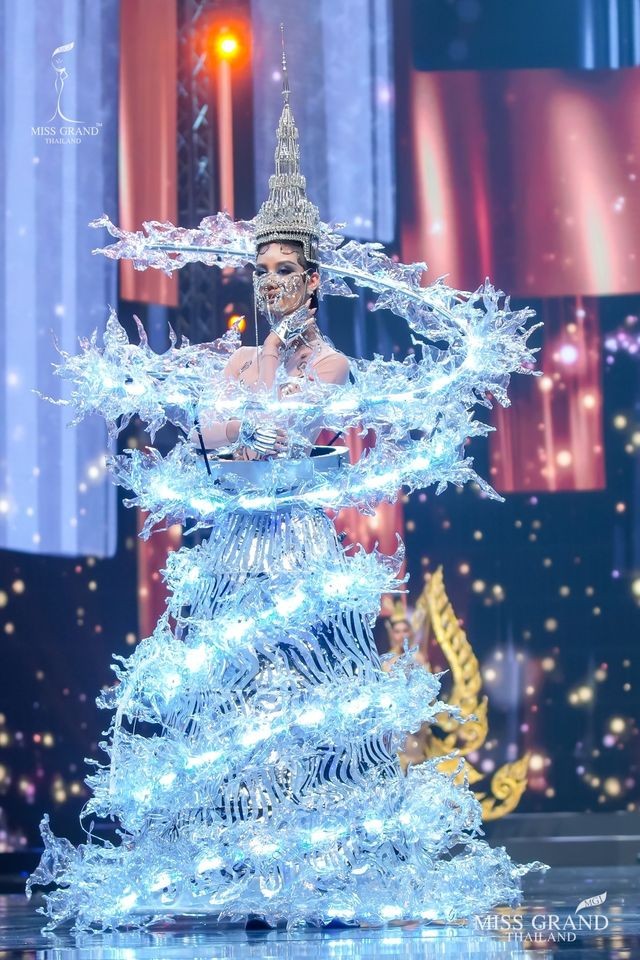 Choáng ngợp với loạt trang phục dân tộc công phu, độc lạ của thí sinh Miss Grand Thái Lan - ảnh 12