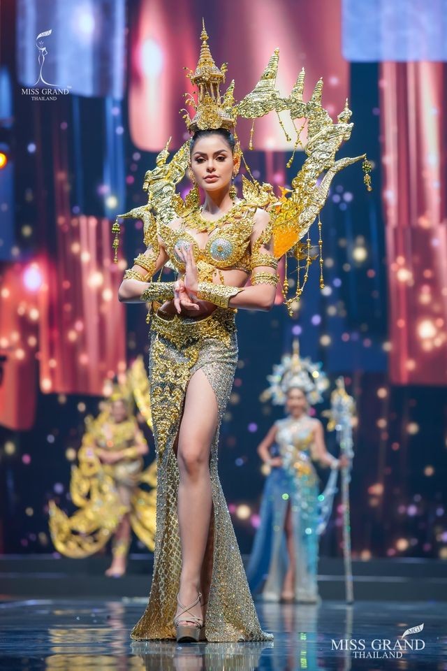 Choáng ngợp với loạt trang phục dân tộc công phu, độc lạ của thí sinh Miss Grand Thái Lan - ảnh 13