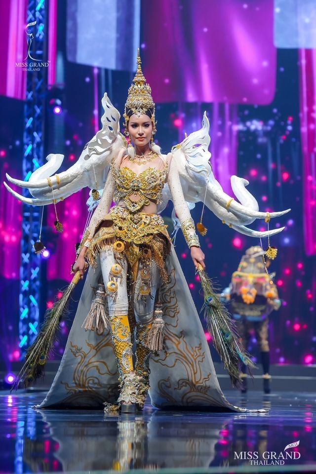 Choáng ngợp với loạt trang phục dân tộc công phu, độc lạ của thí sinh Miss Grand Thái Lan - ảnh 1