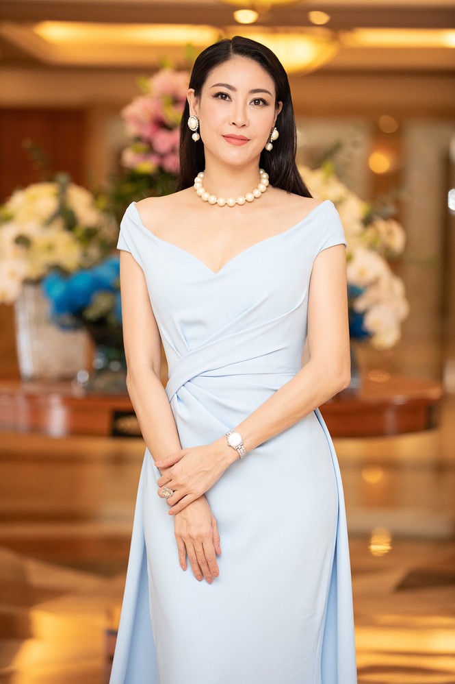 Dàn Hoa hậu, Á hậu lộng lẫy khoe sắc trên thảm đỏ họp báo Hoa hậu Việt Nam 2020 - ảnh 7