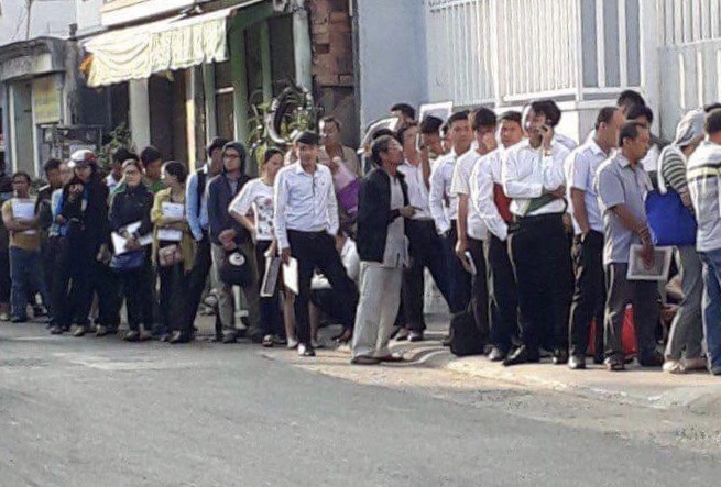 UBND quận “vỡ trận”… vì đất nền “sốt” giá - ảnh 1