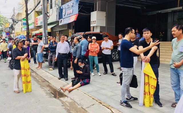 Dân căng băng rôn tố chủ đầu tư tăng diện tích để trục lợi - ảnh 2