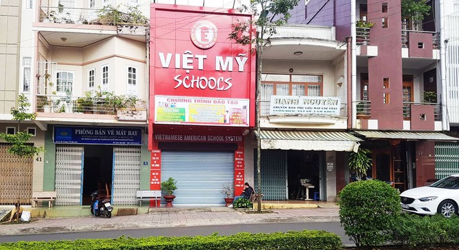 Bắt hiệu trưởng, khám xét trụ sở trường cao đẳng 'chui' - ảnh 1