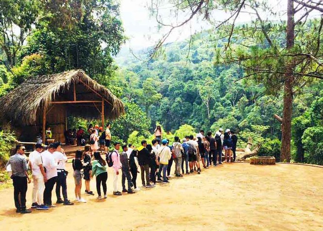 Du khách ùn ùn lên Đà Lạt trốn nóng, nhiều dịch vụ quá tải - ảnh 3