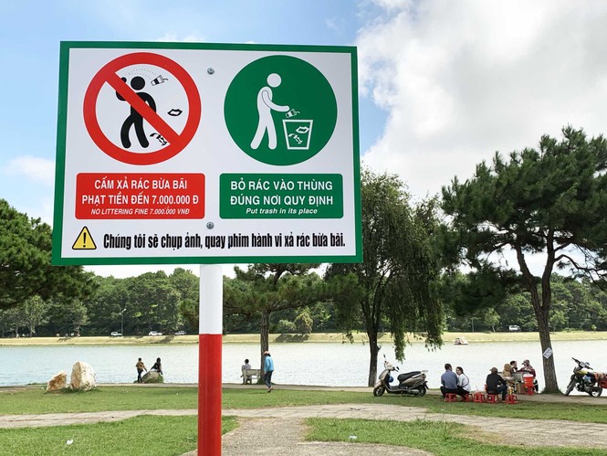 Lén lút đổ 20 túi rác xuống suối gây 'bão mạng', quán ăn bị xử lý - ảnh 3