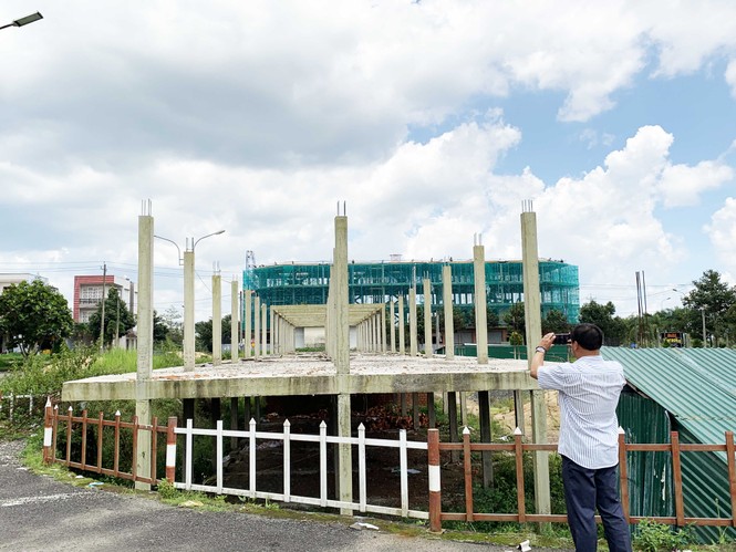 Hàng chục ki ốt án ngữ, phá vỡ kiến trúc khu chợ đẹp bậc nhất Việt Nam - ảnh 3