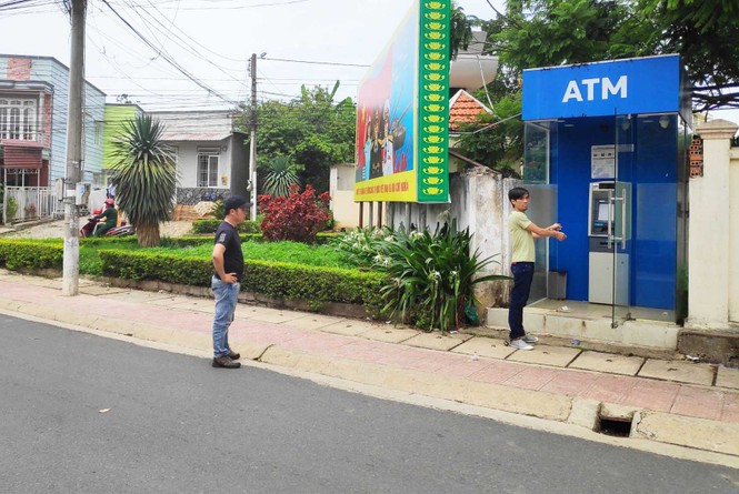 Trộm rồi làm giấy tờ để lừa đảo nhiều người - ảnh 1